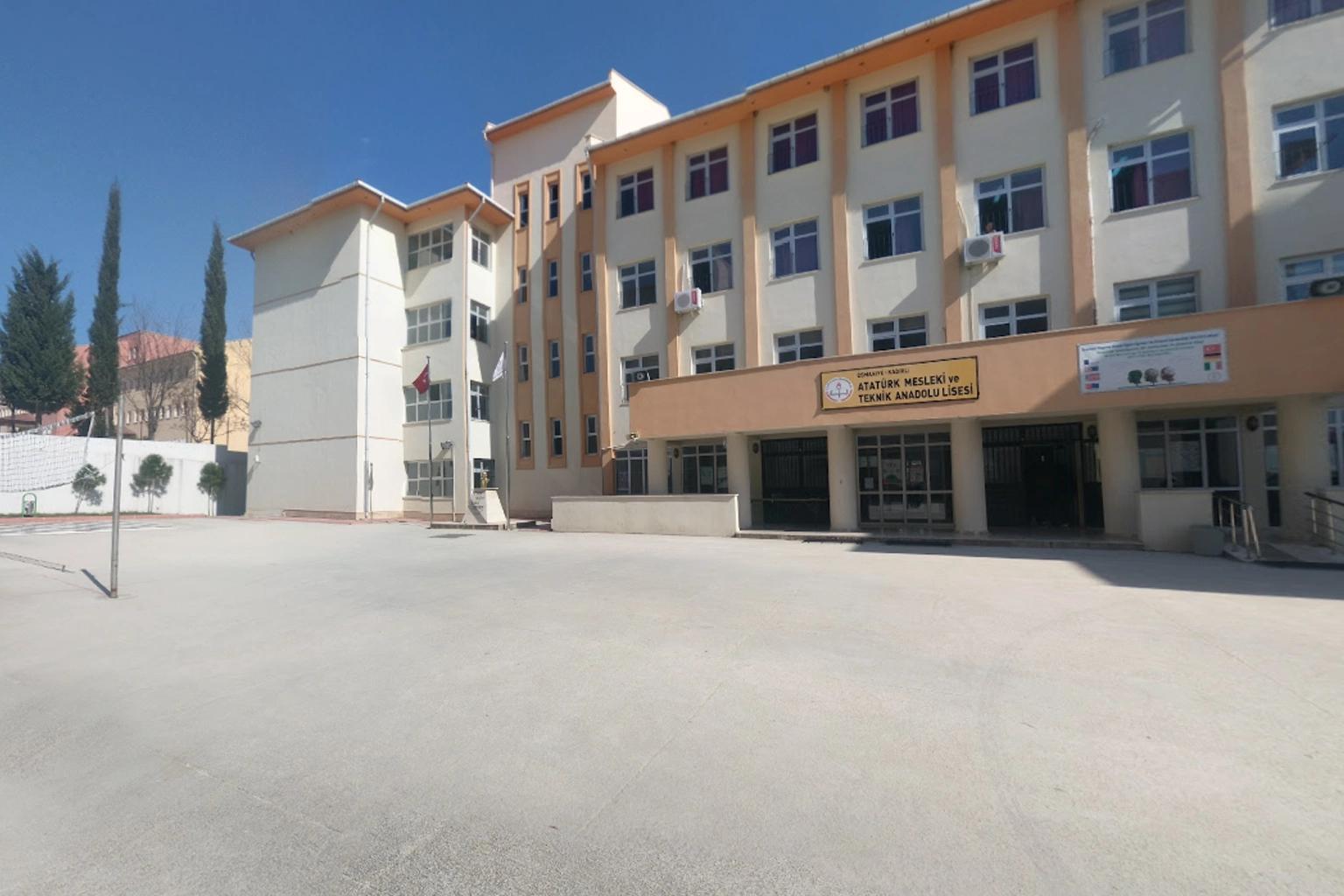 Kadirli Sağlık Meslek Lisesi